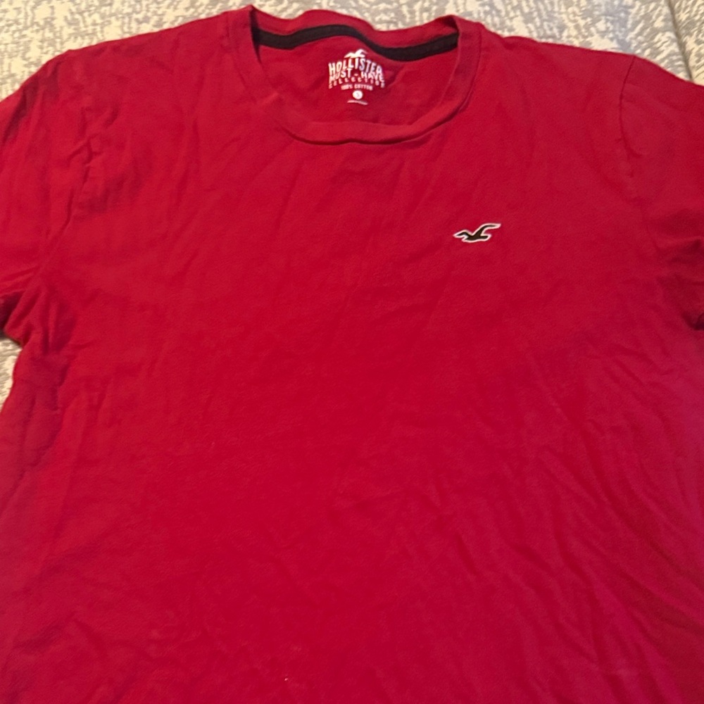 Hollister Men's Vibrant Red Tee